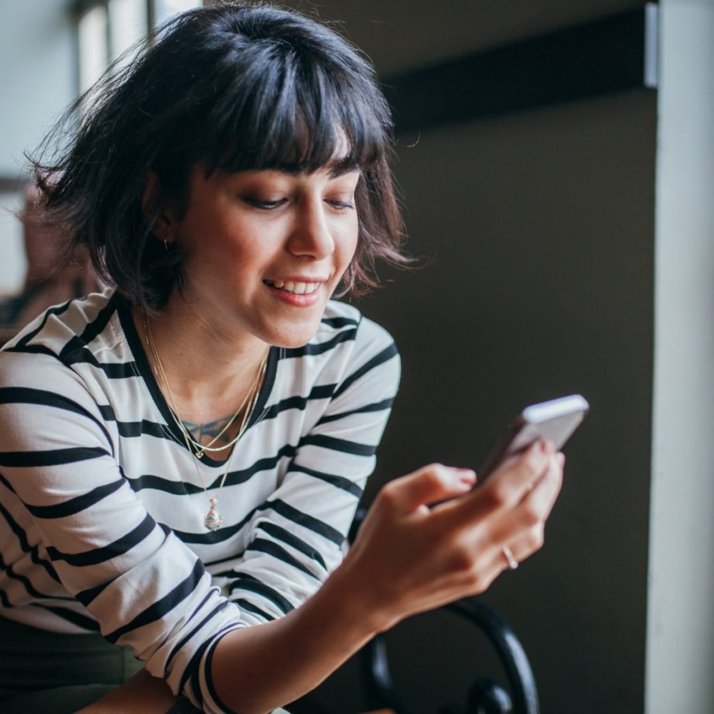 Mujer campaña SMS